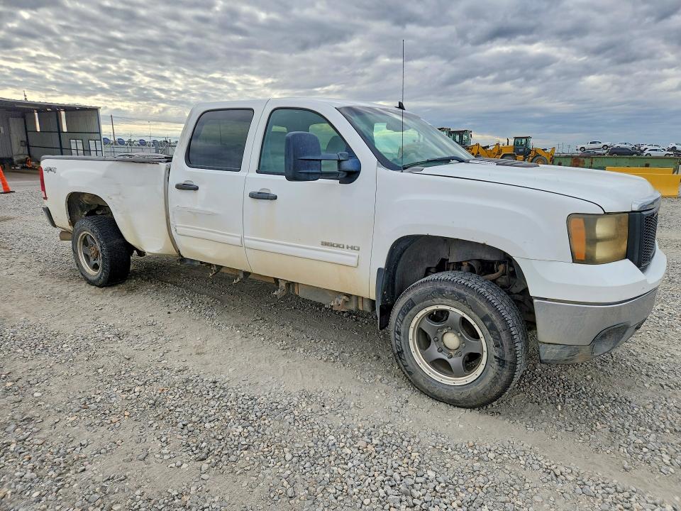 69973546 :رقم المزاد ، 1GT423C8XBF108415 vin ، 2011 Gmc Sierra مزاد بيع