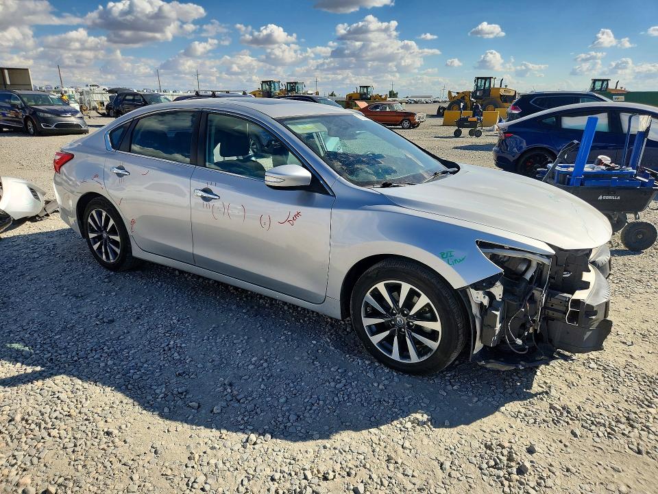 Продаж на аукціоні авто 2017 Nissan Altima, vin: 1N4AL3AP8HC201959, номер лоту: 71370716