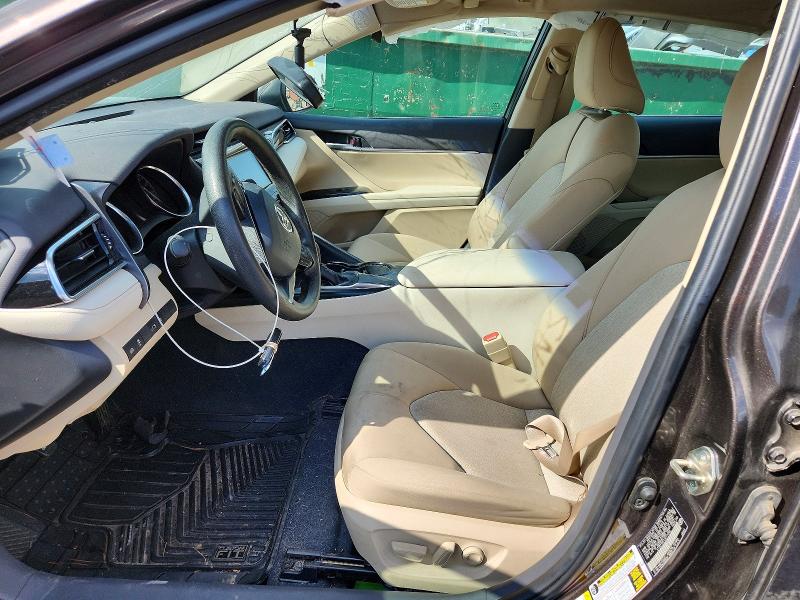 71187246 :رقم المزاد ، 4T1B11HK1JU111700 vin ، 2018 Toyota Camry مزاد بيع