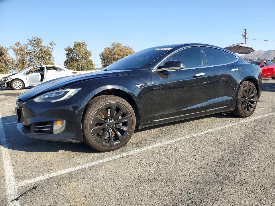 Продажа на аукционе авто 2017 Tesla Model S, vin: 5YJSA1E11HF231127, номер лота: 72194376