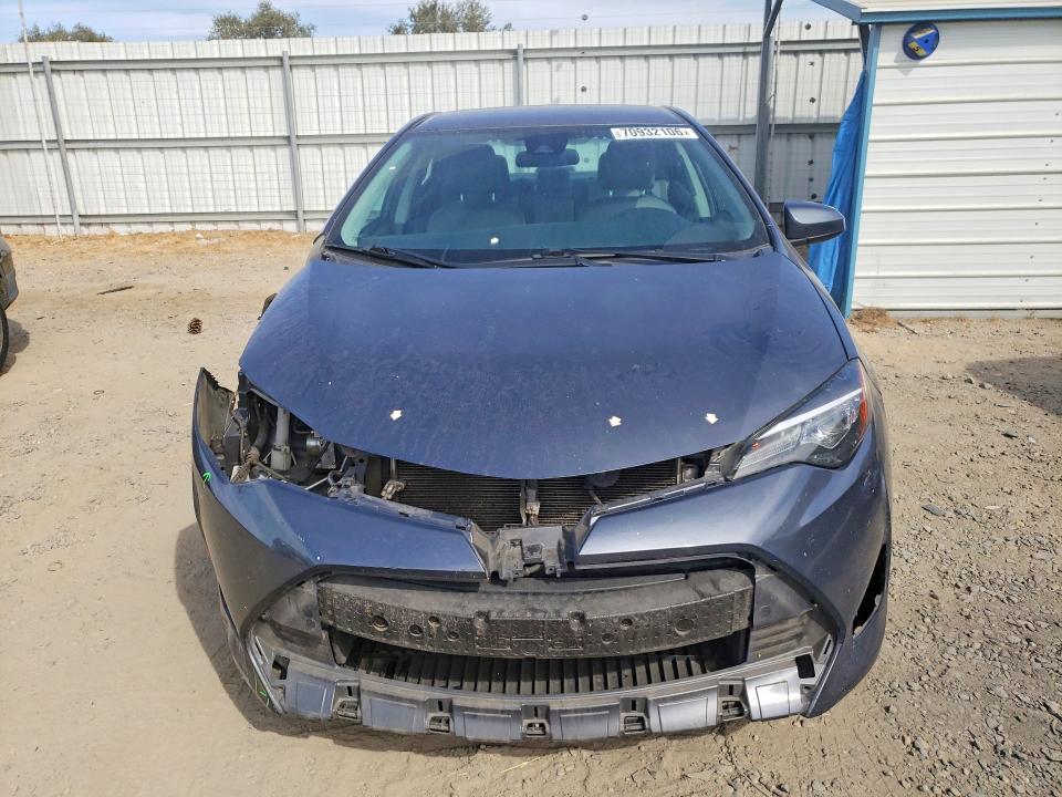 70932106 :رقم المزاد ، 5YFBURHE3HP723215 vin ، 2017 Toyota Corolla مزاد بيع