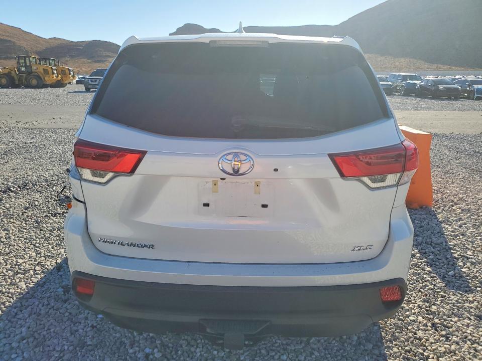 Продаж на аукціоні авто 2019 Toyota Highlander, vin: 5TDKZRFHXKS341745, номер лоту: 71635046