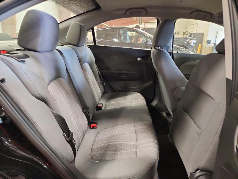 72241986 :رقم المزاد ، 1G1JD5SB6L4135137 vin ، 2020 Chevrolet Sonic مزاد بيع