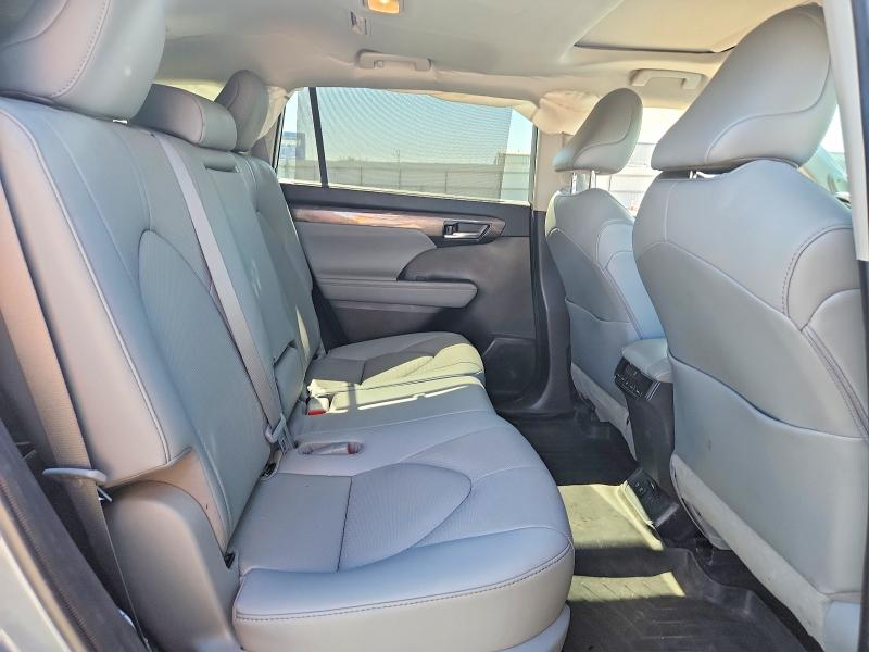 Продажа на аукционе авто 2021 Toyota Highlander, vin: 5TDDZRBH0MS062354, номер лота: 70384096