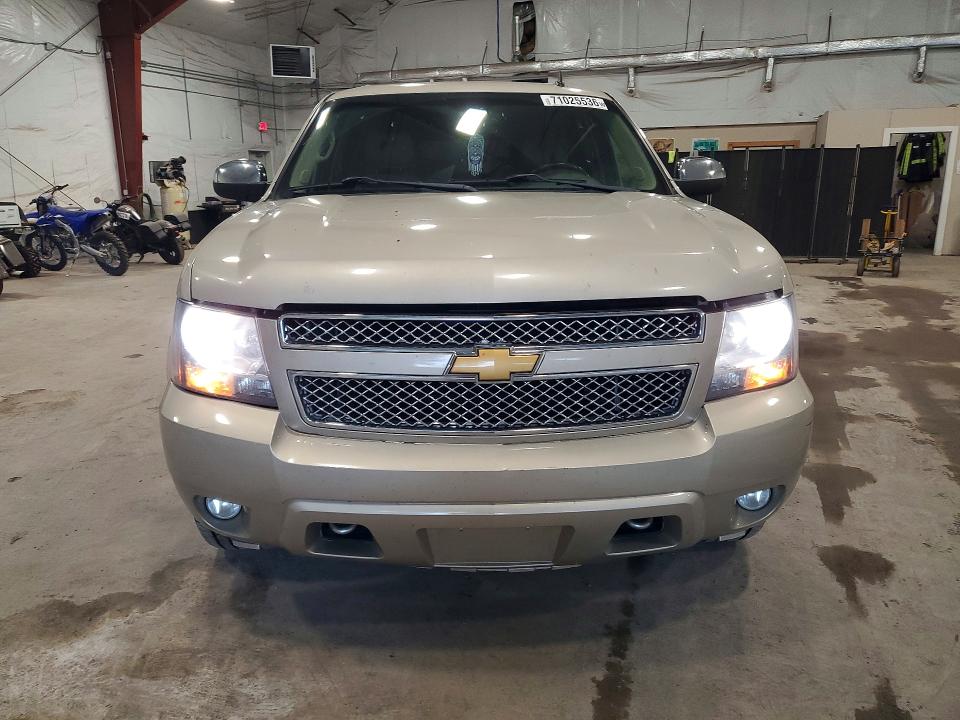 71025536 :رقم المزاد ، 1GNSKKE74DR283032 vin ، 2013 Chevrolet Suburban مزاد بيع