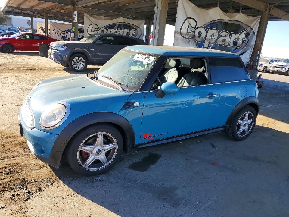 Продажа на аукционе авто 2009 Mini Cooper, vin: WMWMF335X9TW70558, номер лота: 73172696