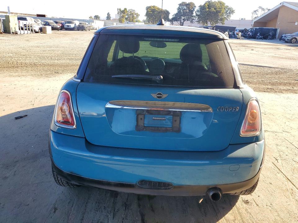 2009 Mini Cooper მანქანა იყიდება აუქციონზე, vin: WMWMF335X9TW70558, აუქციონის ნომერი: 73172696