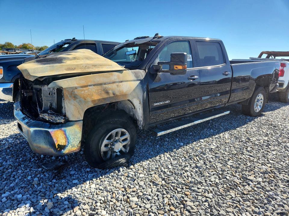 71952756 :رقم المزاد ، 1GC4KZCY0JF214003 vin ، 2018 Chevrolet Silverado مزاد بيع