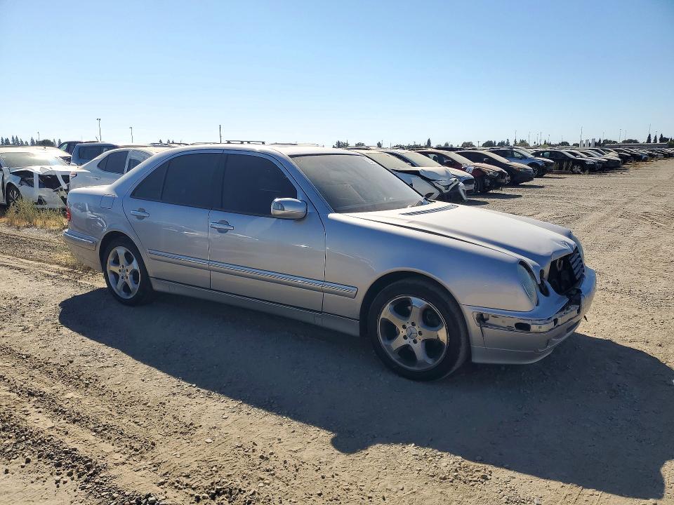 72201606 :رقم المزاد ، WDBJF65J82B464005 vin ، 2002 Mercedes-benz E مزاد بيع