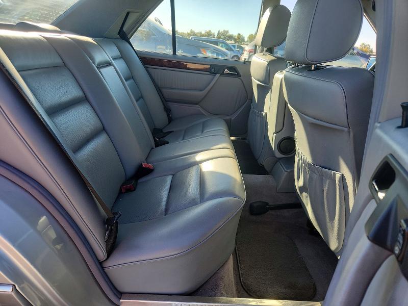 73358216 :رقم المزاد ، WDBEA32E6SC229442 vin ، 1995 Mercedes-benz E مزاد بيع