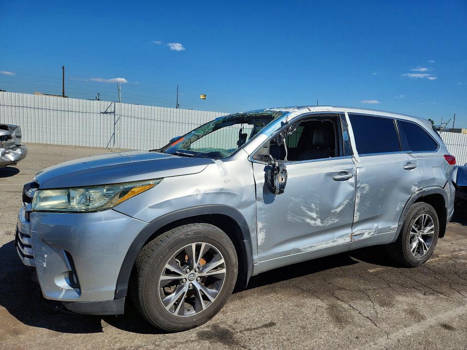 Продаж на аукціоні авто 2018 Toyota Highlander, vin: 5TDBZRFH8JS807414, номер лоту: 71847046