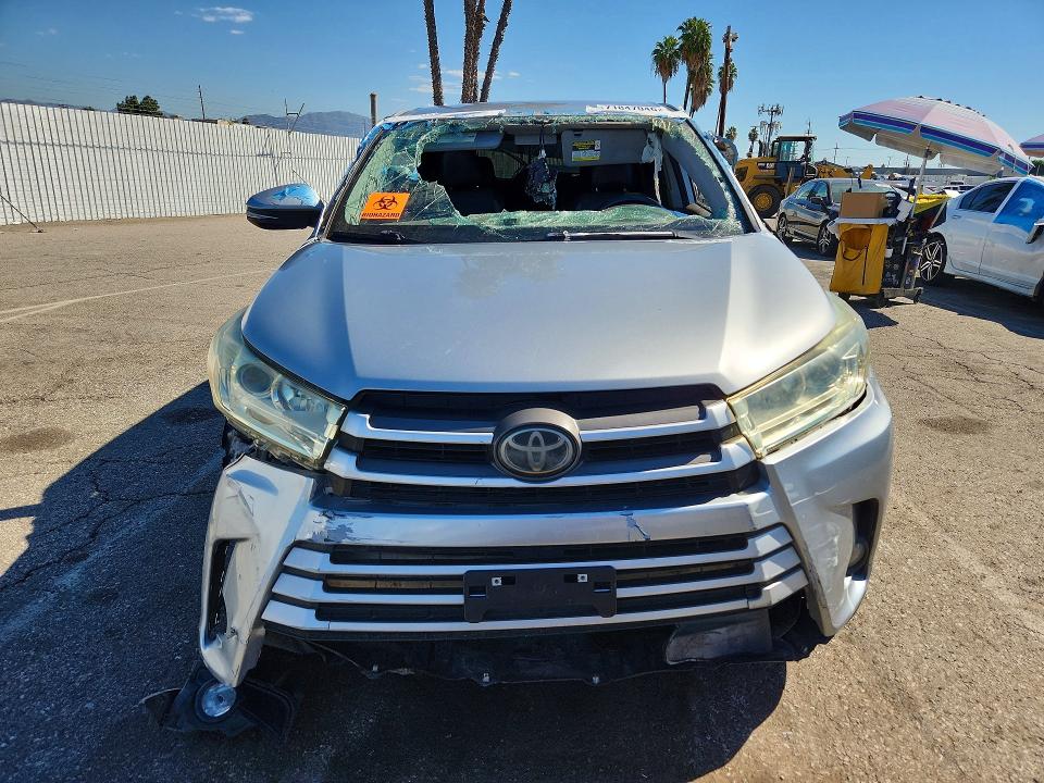 Продажа на аукционе авто 2018 Toyota Highlander, vin: 5TDBZRFH8JS807414, номер лота: 71847046