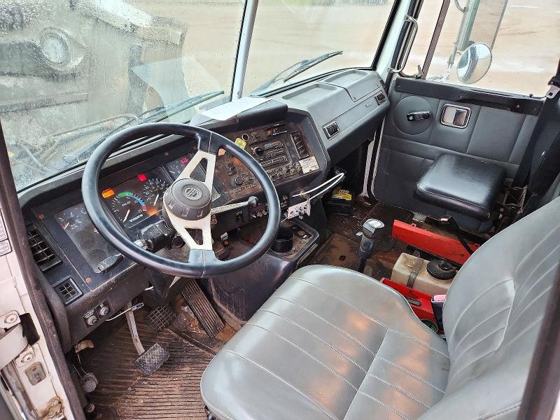 1996 Volvo Aero მანქანა იყიდება აუქციონზე, vin: 4V4VDBGF8TN713661, აუქციონის ნომერი: 72167946