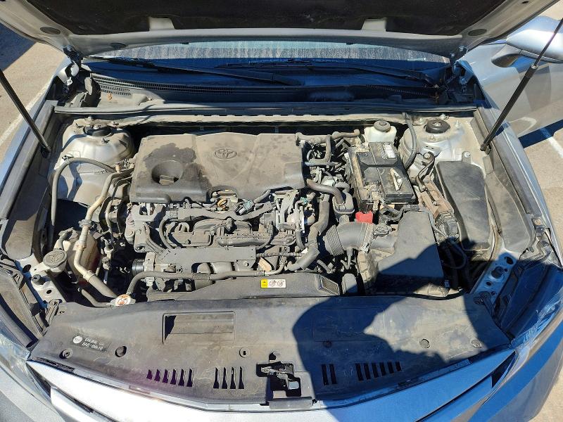 71632366 :رقم المزاد ، 4T1B11HK2JU099833 vin ، 2018 Toyota Camry مزاد بيع