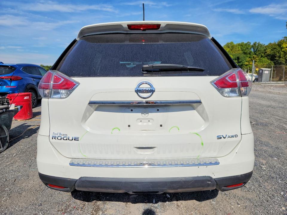 2015 Nissan Rogue მანქანა იყიდება აუქციონზე, vin: 5N1AT2MV6FC895817, აუქციონის ნომერი: 70799436