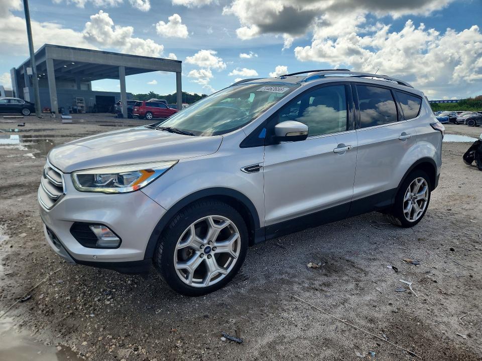 71462656 :رقم المزاد ، 1FMCU0J96HUA57995 vin ، 2017 Ford Escape مزاد بيع