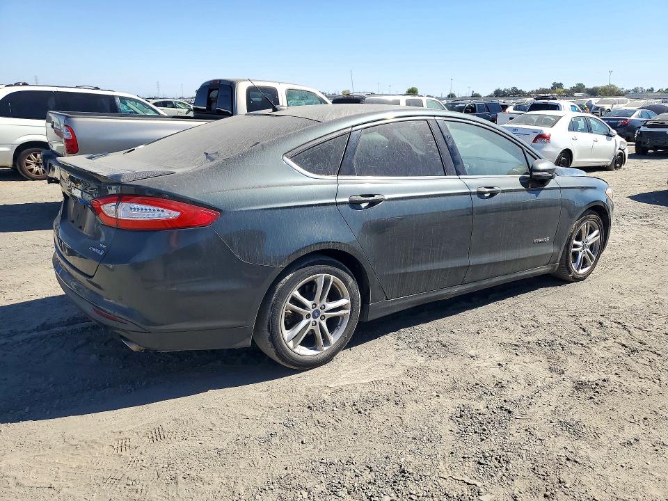 71631396 :رقم المزاد ، 3FA6P0LUXFR236061 vin ، 2015 Ford Fusion مزاد بيع