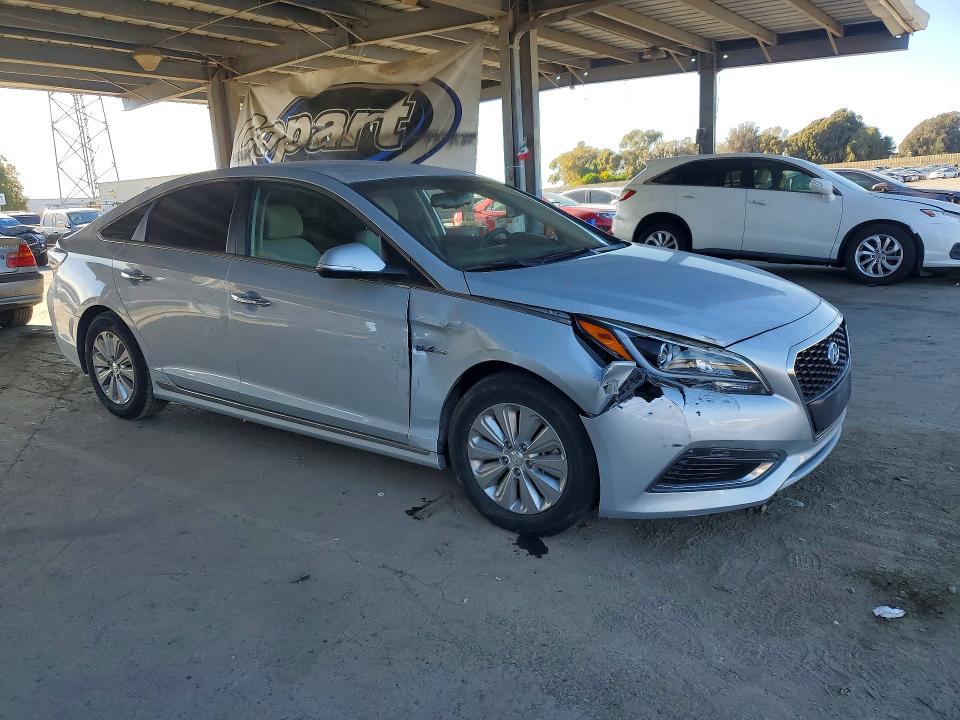 2017 Hyundai Sonata Hybrid მანქანა იყიდება აუქციონზე, vin: KMHE24L16HA059177, აუქციონის ნომერი: 71450566