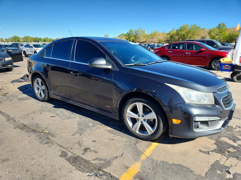 70907606 :رقم المزاد ، 1G1PE5SB1F7250450 vin ، 2015 Chevrolet Cruze مزاد بيع