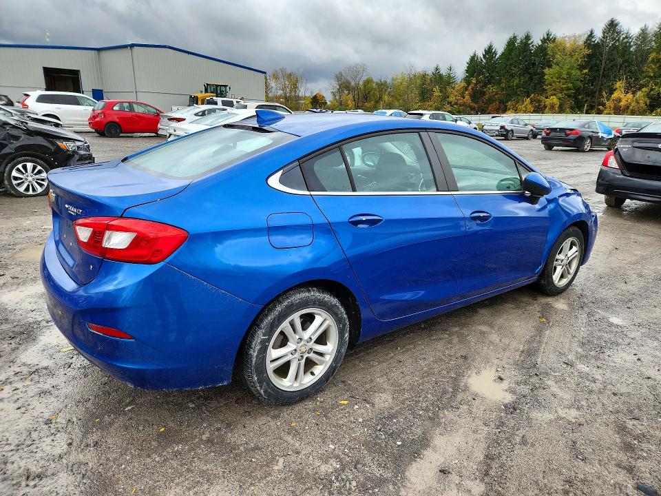 73251256 :رقم المزاد ، 1G1BE5SM7H7260172 vin ، 2017 Chevrolet Cruze مزاد بيع