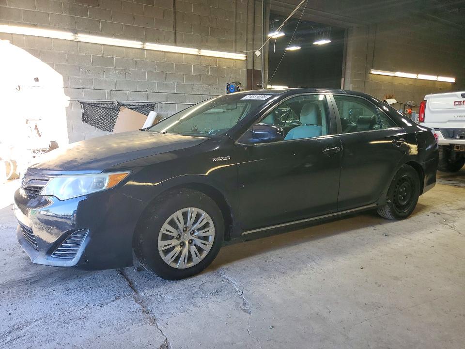 2014 Toyota Camry Hybrid მანქანა იყიდება აუქციონზე, vin: 4T1BD1FK0EU105287, აუქციონის ნომერი: 71511036