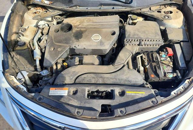 2015 Nissan Altima მანქანა იყიდება აუქციონზე, vin: 1N4AL3AP2FN340406, აუქციონის ნომერი: 72373176