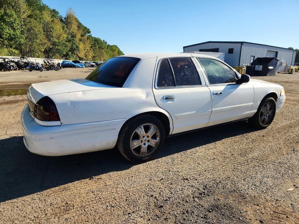 Продаж на аукціоні авто 2011 Ford Crown Victoria, vin: 2FABP7EV8BX184552, номер лоту: 70616826