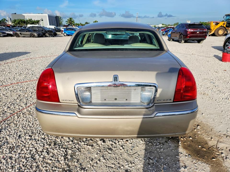 70602266 :رقم المزاد ، 1LNHM81W26Y644422 vin ، 2006 Lincoln Town Car مزاد بيع