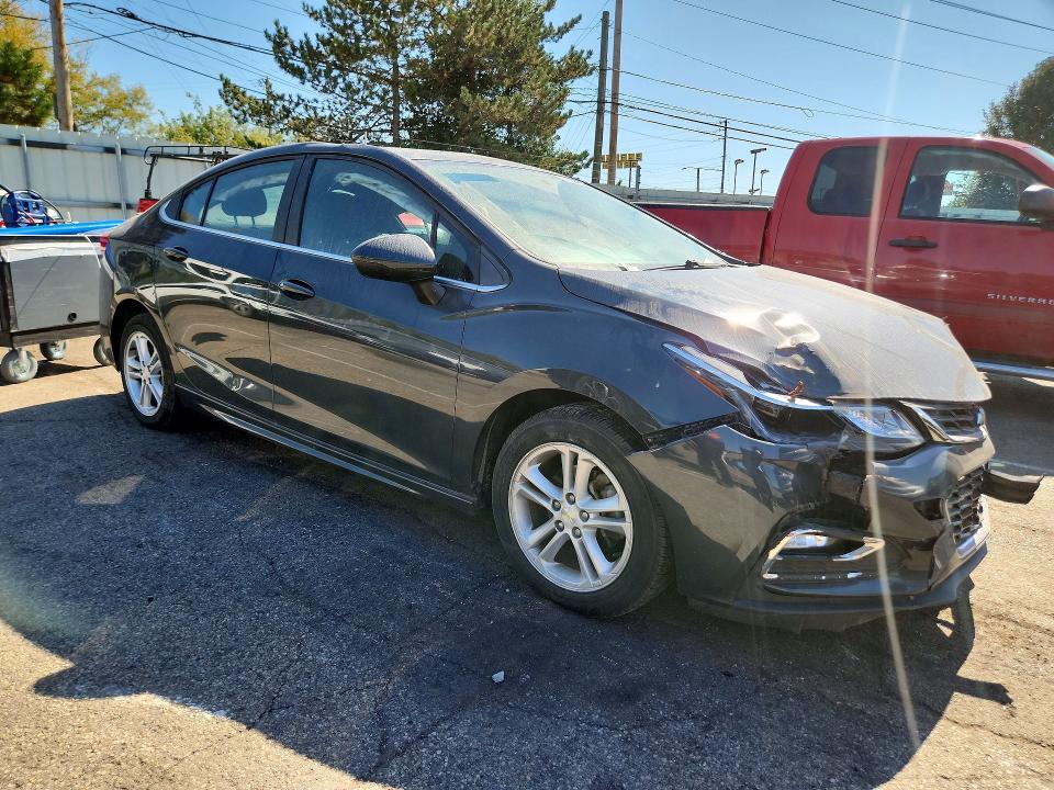 72044956 :رقم المزاد ، 1G1BD5SM0J7116925 vin ، 2018 Chevrolet Cruze مزاد بيع