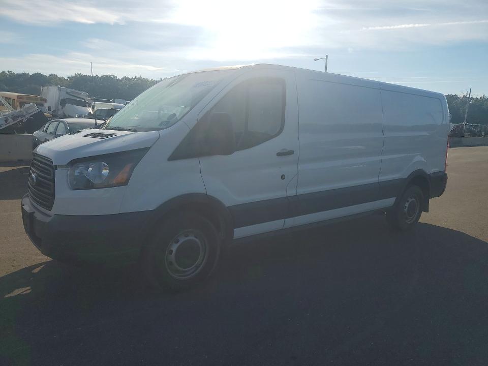 70284046 :رقم المزاد ، 1FTYE2YM5JKA30656 vin ، 2018 Ford Transit مزاد بيع