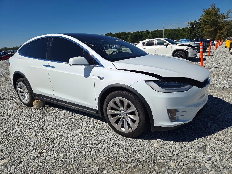 70988666 :رقم المزاد ، 5YJXCDE24LF299425 vin ، 2020 Tesla Model X مزاد بيع