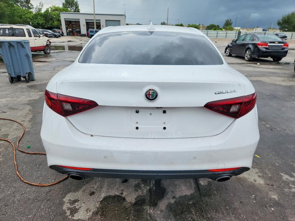 2017 Alfa Romeo Giulia მანქანა იყიდება აუქციონზე, vin: ZARFAEBN8H7555123, აუქციონის ნომერი: 70003836