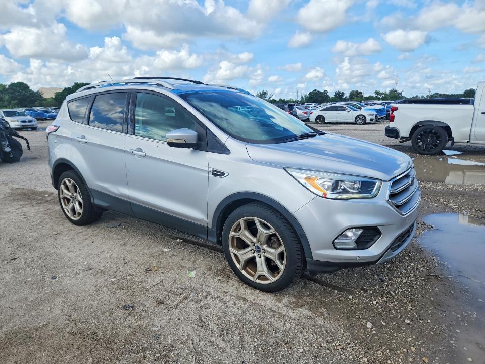 71462656 :رقم المزاد ، 1FMCU0J96HUA57995 vin ، 2017 Ford Escape مزاد بيع