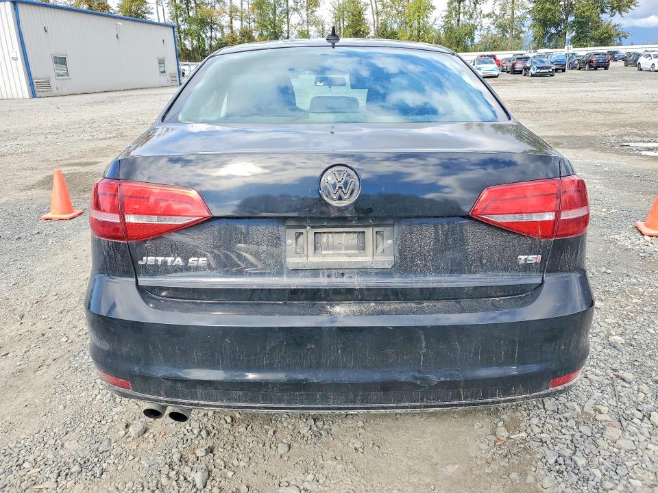 71676786 :رقم المزاد ، 3VWD17AJ2FM318509 vin ، 2015 Volkswagen Jetta مزاد بيع