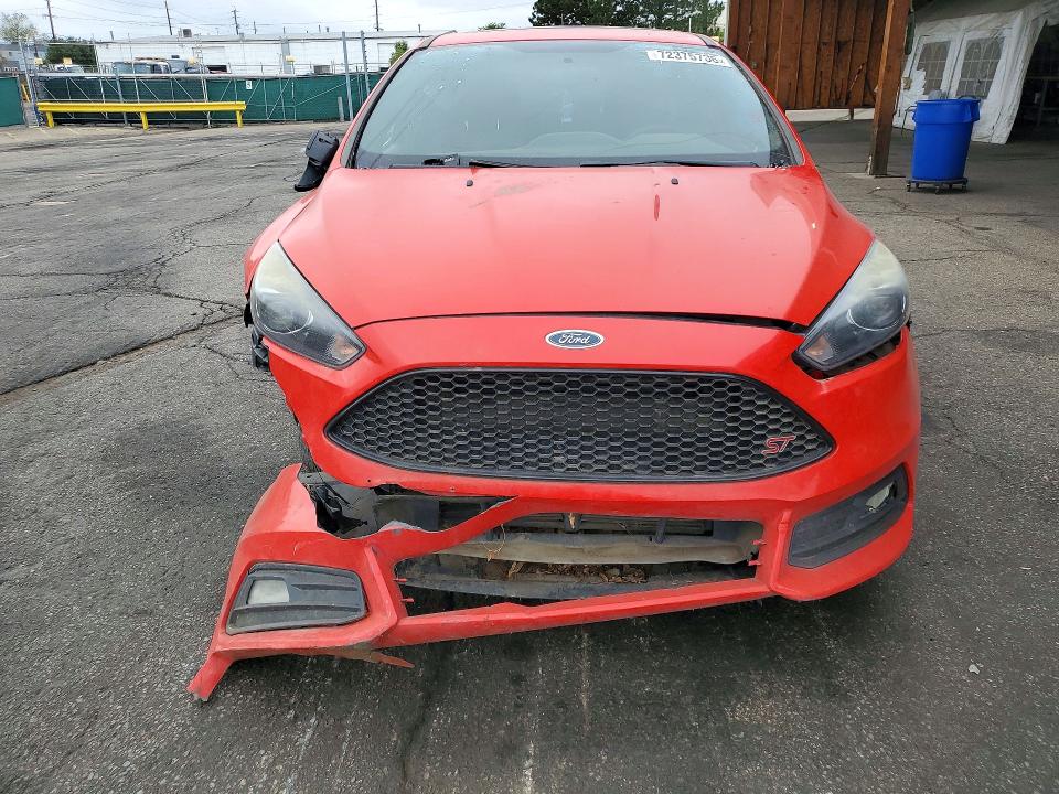 72375736 :رقم المزاد ، 1FADP3L94HL229855 vin ، 2017 Ford Focus مزاد بيع