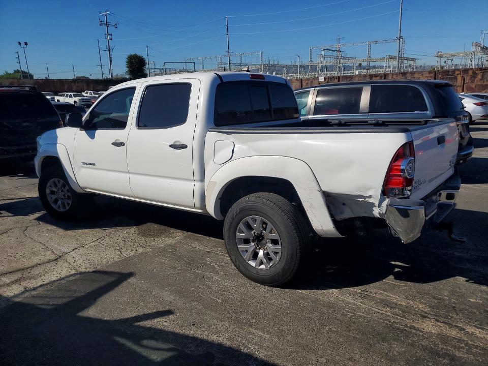 Продажа на аукционе авто 2015 Toyota Tacoma, vin: 3TMJU4GN0FM188042, номер лота: 71674206