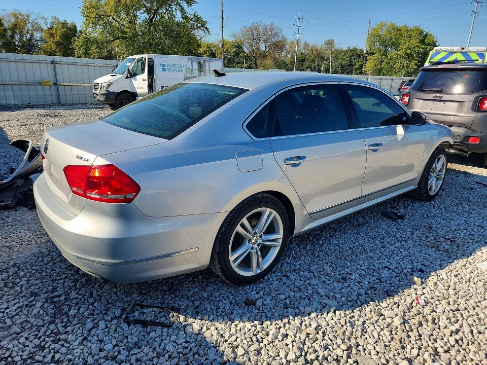 70897766 :رقم المزاد ، 1VWBN7A30EC054722 vin ، 2014 Volkswagen Passat مزاد بيع