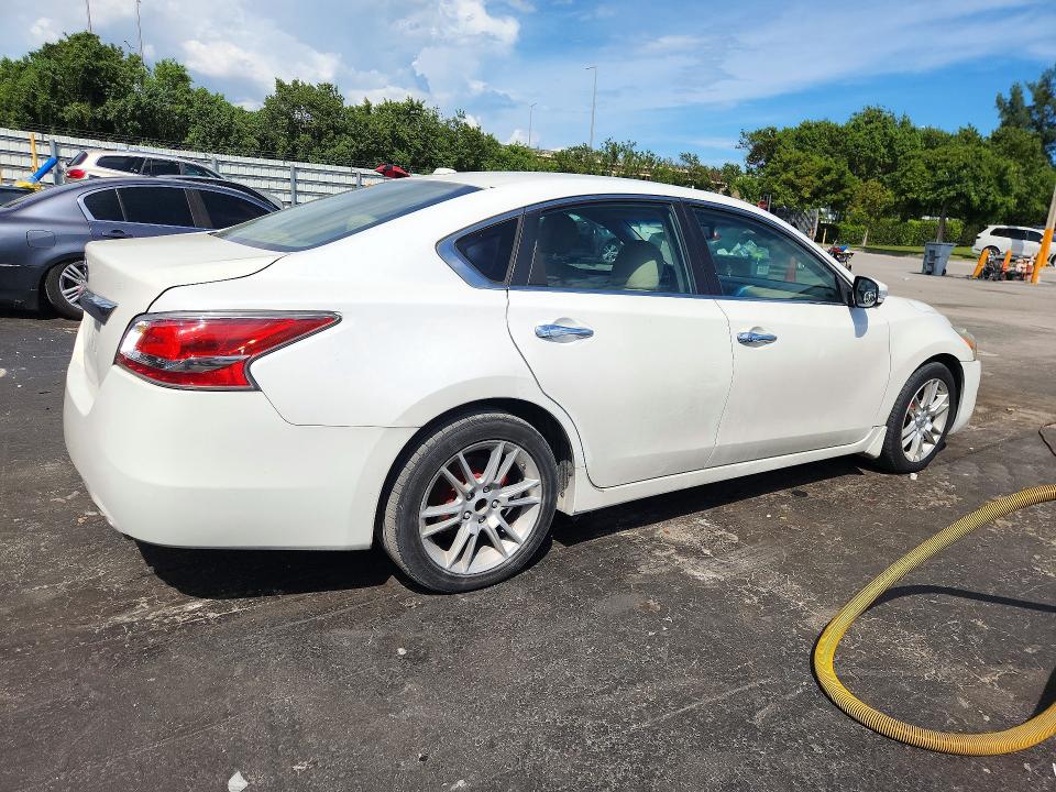 Продажа на аукционе авто 2014 Nissan Altima, vin: 1N4AL3AP1EC162725, номер лота: 72061636
