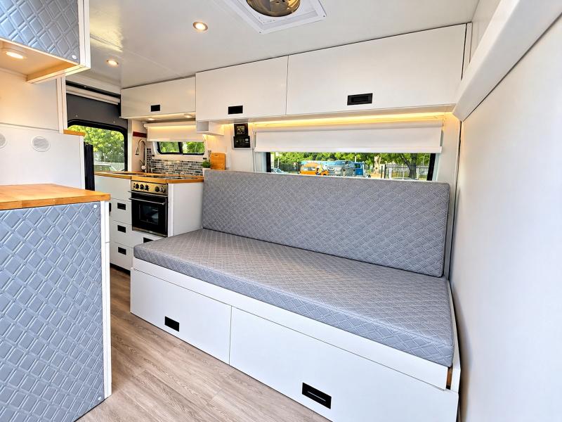 71324676 :رقم المزاد ، WD4FE7CD7JP621768 vin ، 2018 Mercedes-benz Sprinter مزاد بيع