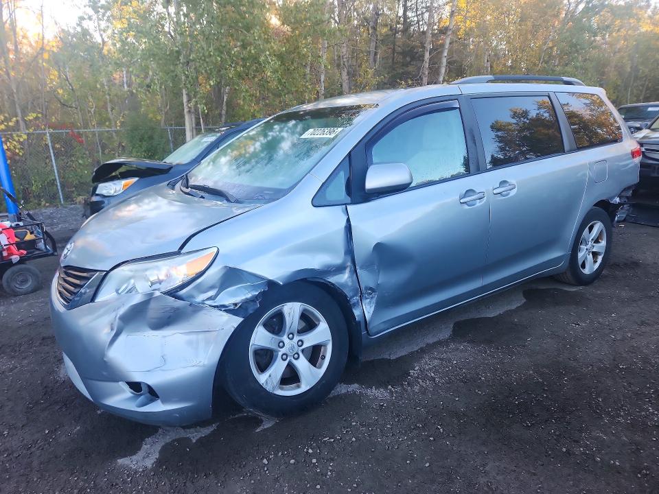 Продажа на аукционе авто 2014 Toyota Sienna, vin: 5TDKK3DC3ES435530, номер лота: 70226396