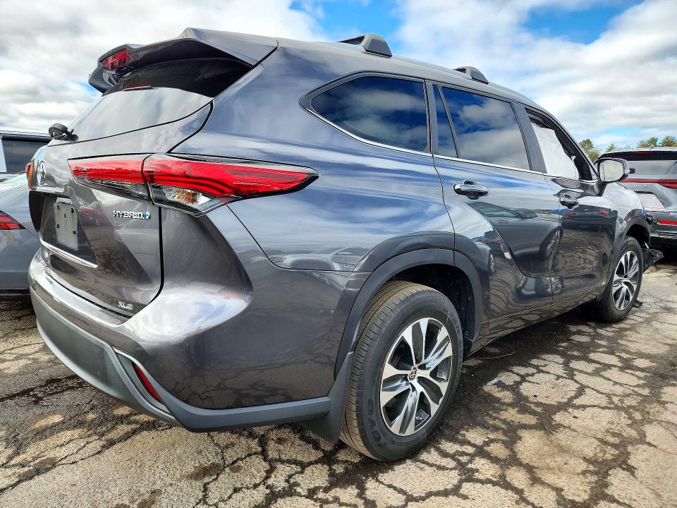 Продажа на аукционе авто 2023 Toyota Highlander Hybrid, vin: 5TDKBRCH5PS565408, номер лота: 72597186