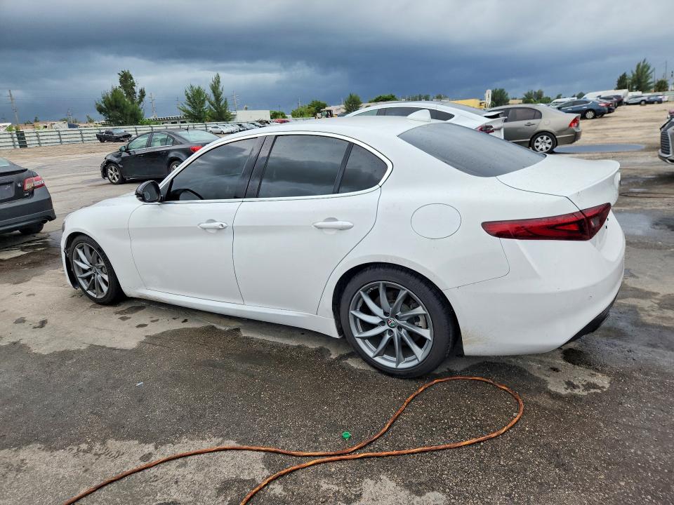 2017 Alfa Romeo Giulia მანქანა იყიდება აუქციონზე, vin: ZARFAEBN8H7555123, აუქციონის ნომერი: 70003836