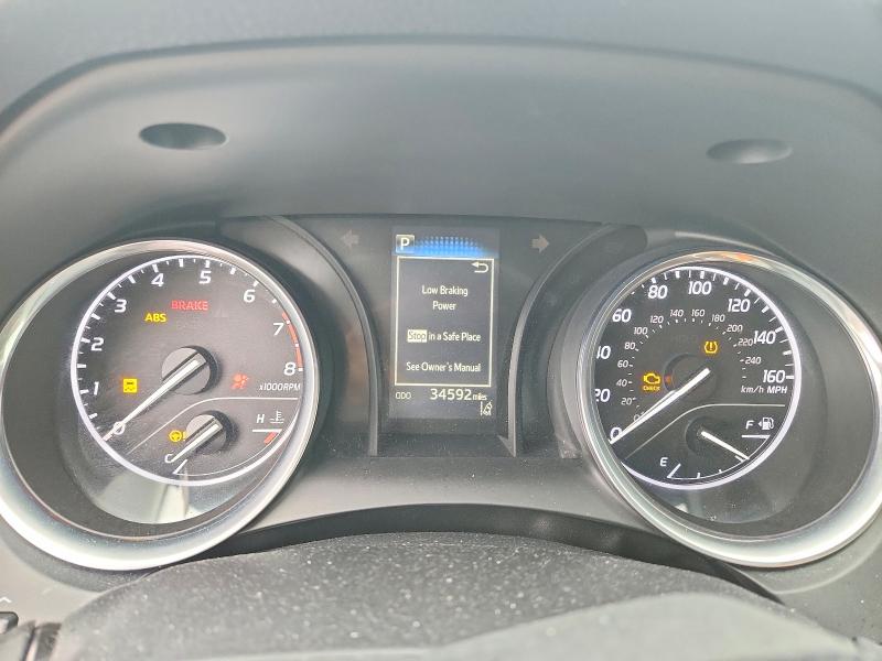 71402166 :رقم المزاد ، 4T1B11HK8JU570870 vin ، 2018 Toyota Camry مزاد بيع