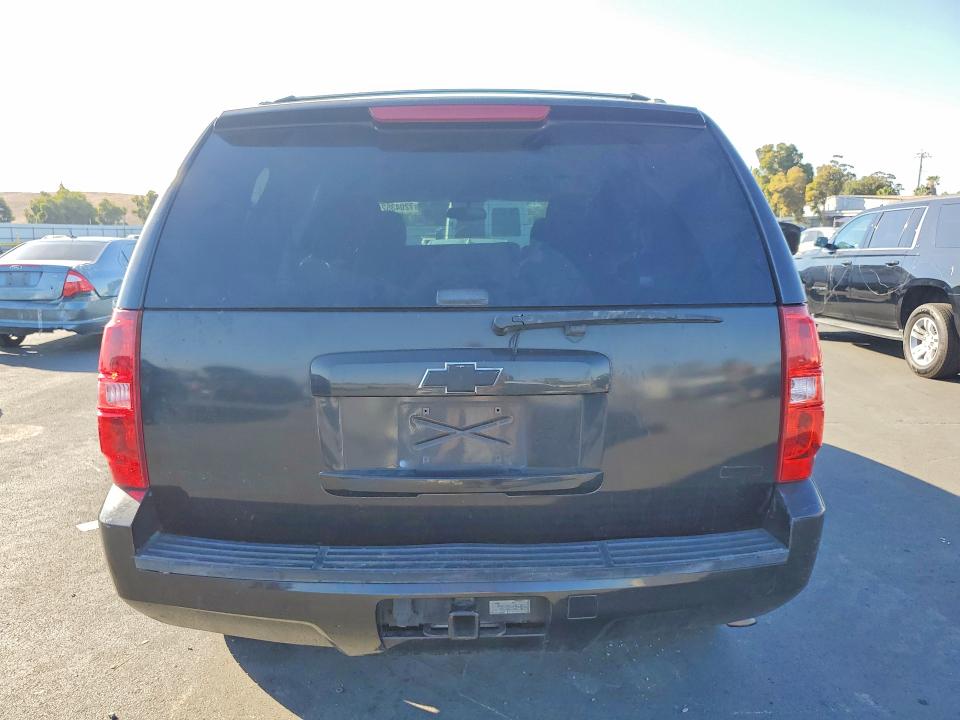 72043526 :رقم المزاد ، 1GNSCAE08BR353560 vin ، 2011 Chevrolet Tahoe مزاد بيع