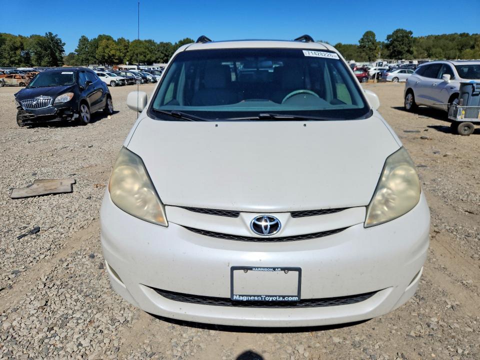71428226 :رقم المزاد ، 5TDYK4CC4AS302724 vin ، 2010 Toyota Sienna مزاد بيع