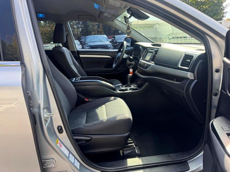 71778236 :رقم المزاد ، 5TDBZRFH9KS743949 vin ، 2019 Toyota Highlander مزاد بيع