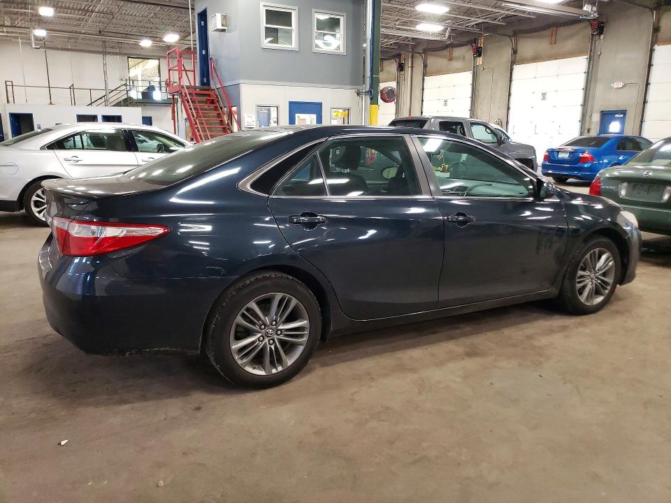 71618246 :رقم المزاد ، 4T1BF1FK4GU263354 vin ، 2016 Toyota Camry مزاد بيع