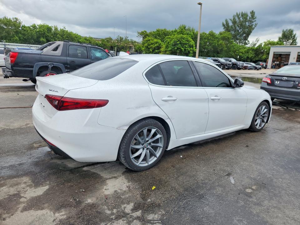 2017 Alfa Romeo Giulia მანქანა იყიდება აუქციონზე, vin: ZARFAEBN8H7555123, აუქციონის ნომერი: 70003836