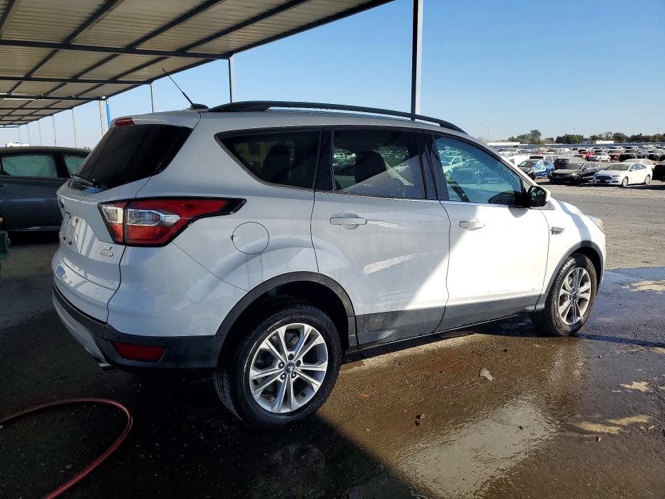 2017 Ford Escape მანქანა იყიდება აუქციონზე, vin: 1FMCU0GD6HUE76876, აუქციონის ნომერი: 73282316
