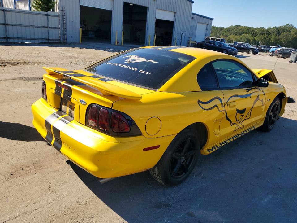 70914646 :رقم المزاد ، 1FAFP42X1WF201358 vin ، 1998 Ford Mustang مزاد بيع